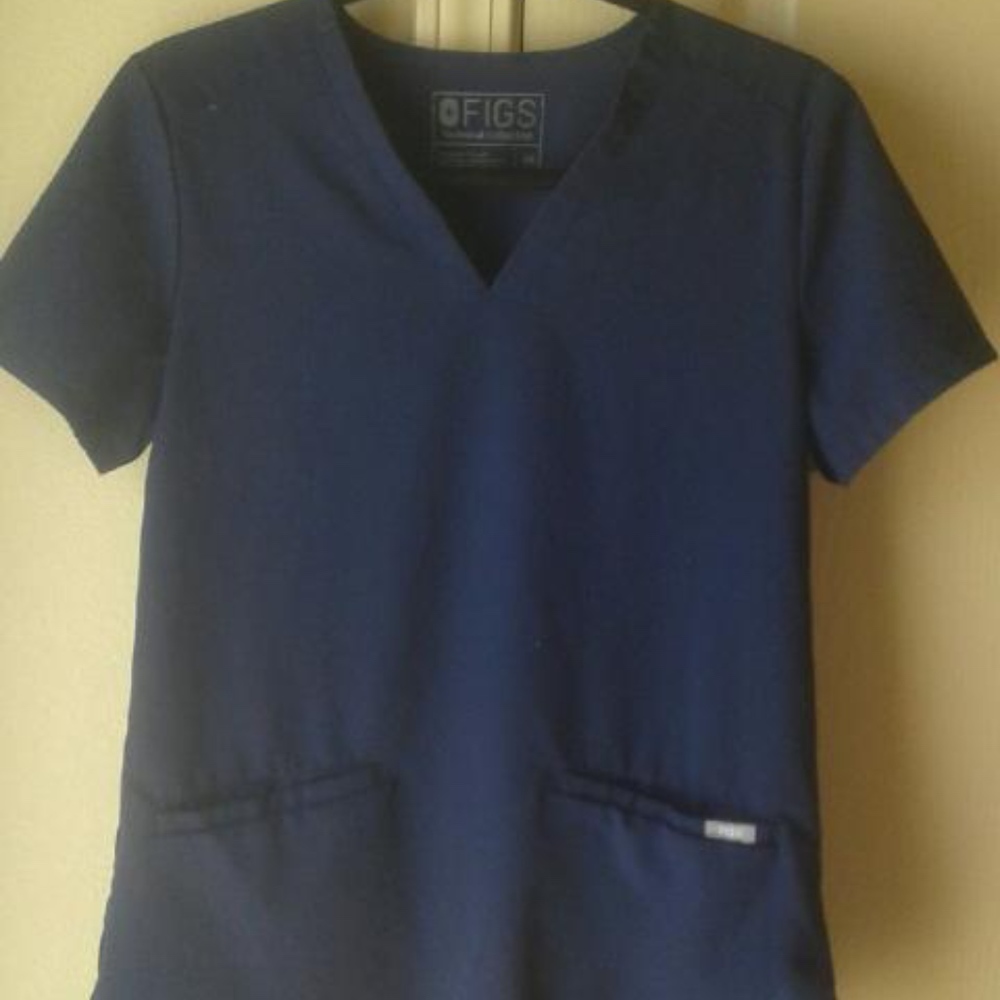 Casma Three-Pocket Scrub Top